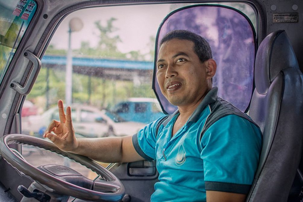 conducteur de bus TCL au volant