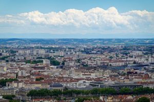 Read more about the article Les Bus Heuliez GX : Un Pilier des Transports Lyonnais