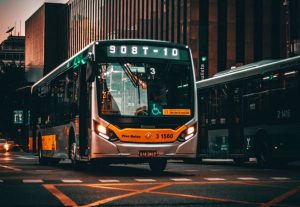 Read more about the article Les Autobus Heuliez GX : Un Pilier du Transport Lyonnais