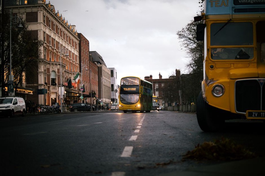 Ancien bus Citelis à côté d'un modèle récent