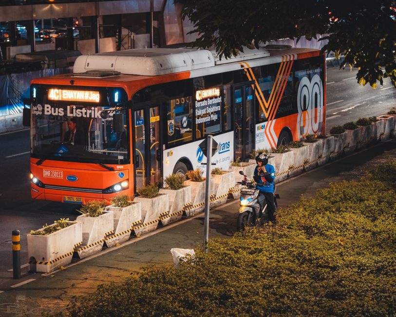 Transports en commun écologiques dans un paysage urbain