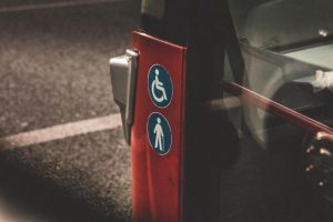Read more about the article Rendre les Arrêts de Bus à Lyon Accessibles à Tous
