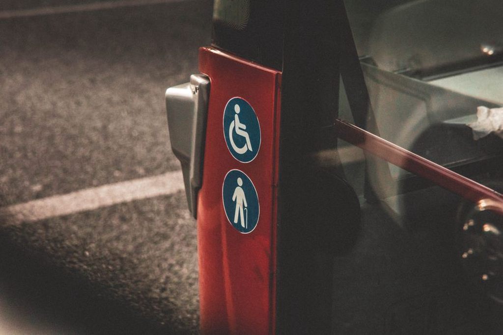 Read more about the article Rendre les Arrêts de Bus à Lyon Accessibles à Tous