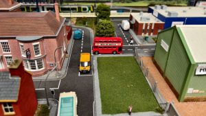Read more about the article Maquettes d’autobus TCL : reconnaître et collectionner les véhicules lyonnais