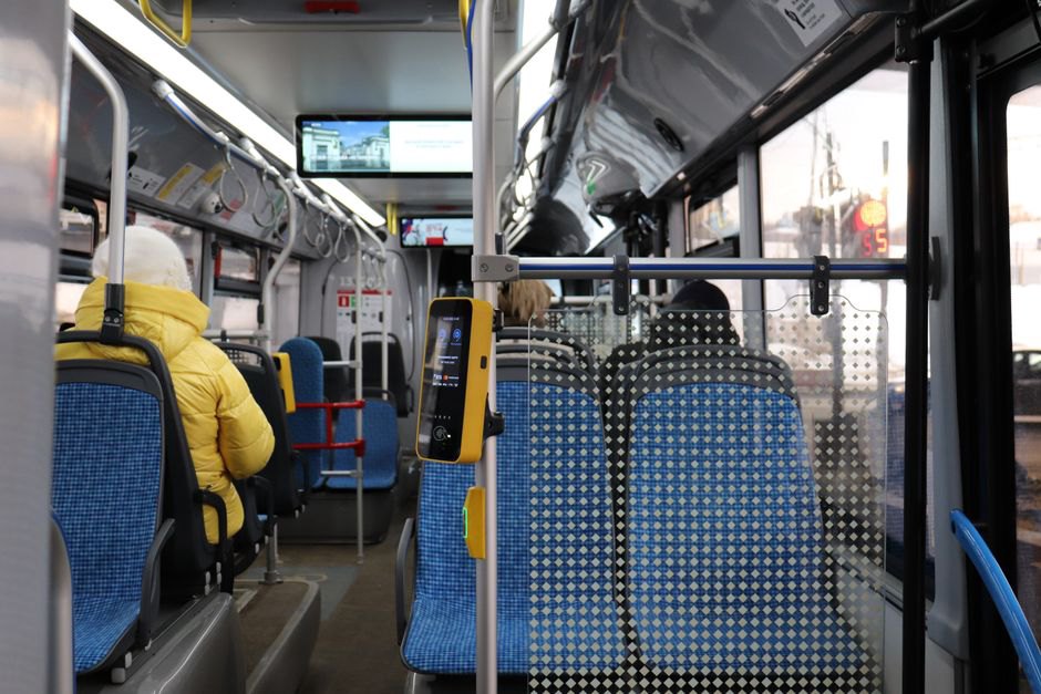 Écran d’information voyageurs dans un autobus urbain