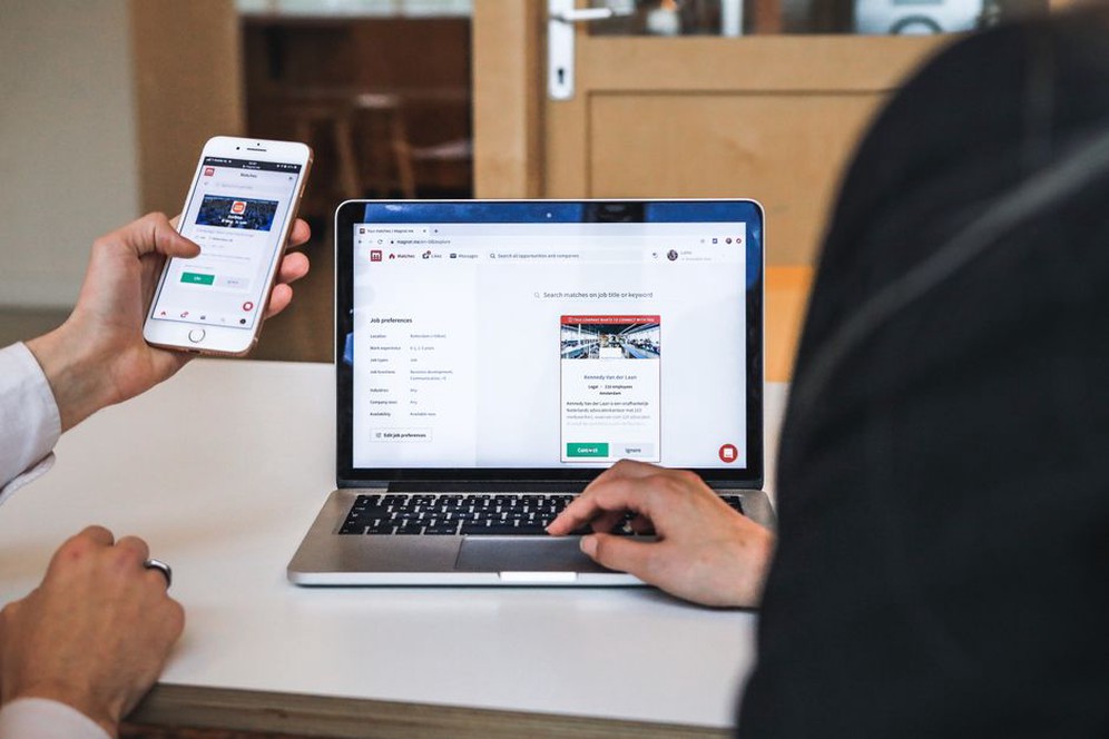 Contrôle du site sur téléphone et ordinateur