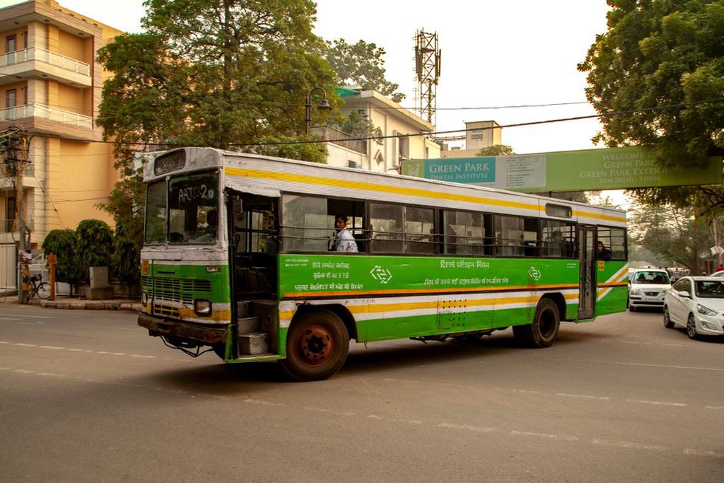 Read more about the article Photos de bus et trolleybus lyonnais : montrer sans surinterpréter