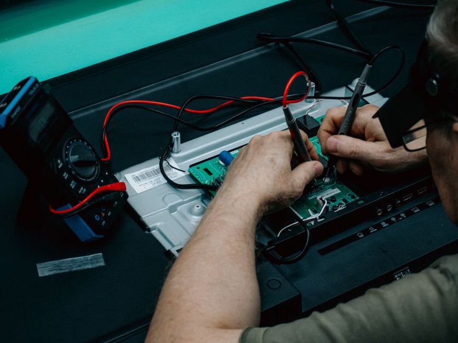 Contrôle d’un véhicule électrique dans un atelier