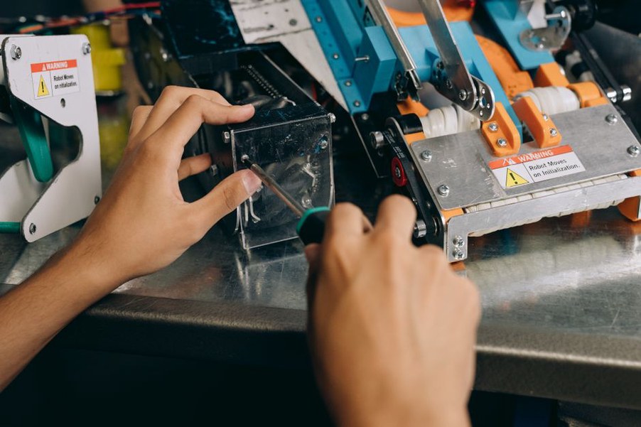 Assemblage minutieux d’une carrosserie de bus