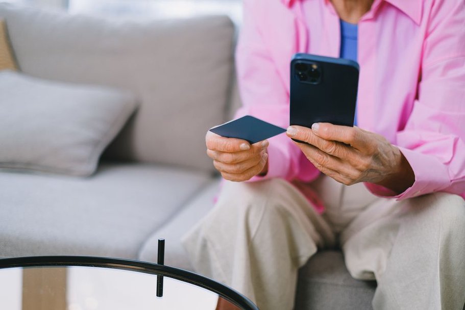Formulaire de paiement lisible sur un écran mobile